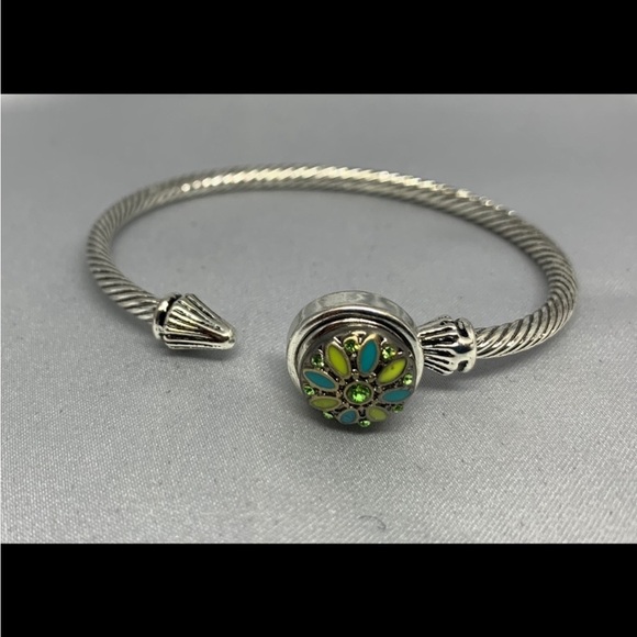 18. ✨Silver Tone Front Open Cuff Bracelet - Oh Snap! - Picture 2 of 5